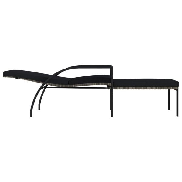 Шезлонги с поставки за крака, 2 бр, PE ратан, сиви