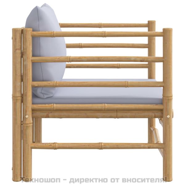 Градински диван със светлосиви възглавници бамбук