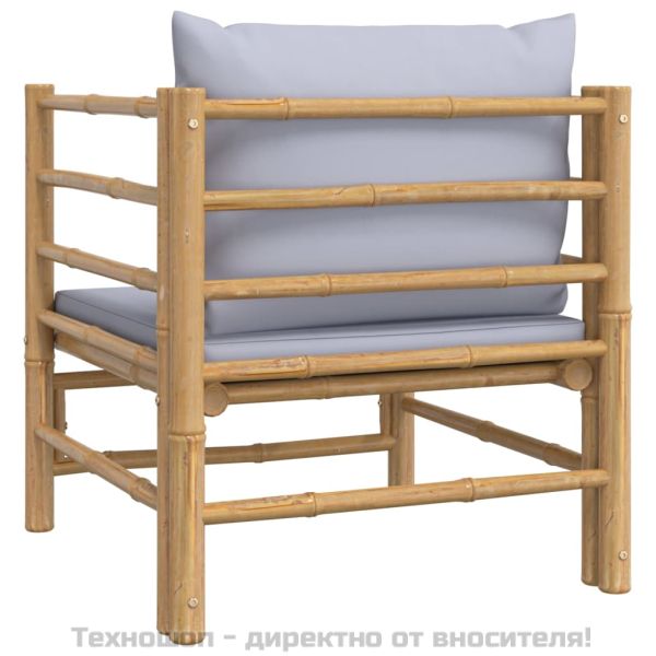 Градински диван със светлосиви възглавници бамбук