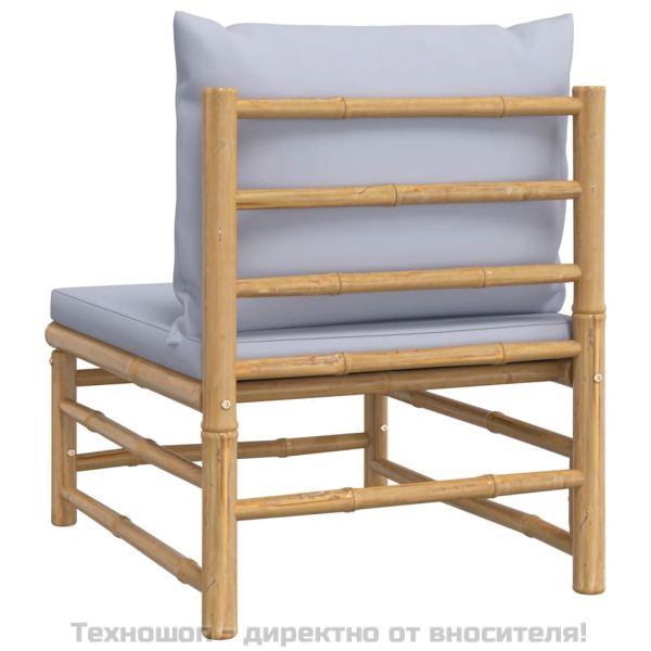 Градински среден диван със светлосиви възглавници бамбук